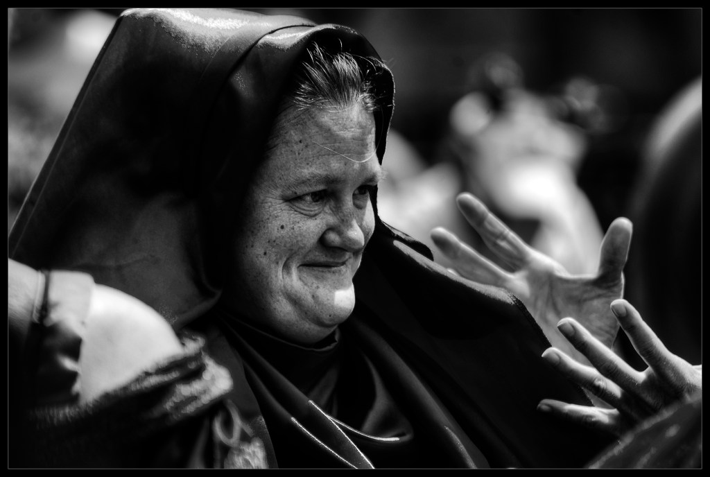 "Relay", black and white street photography by Robert Santafede